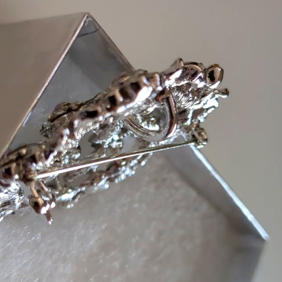 Vintage Rhinestone Leaf Design Brooch - Picture 3 of 3